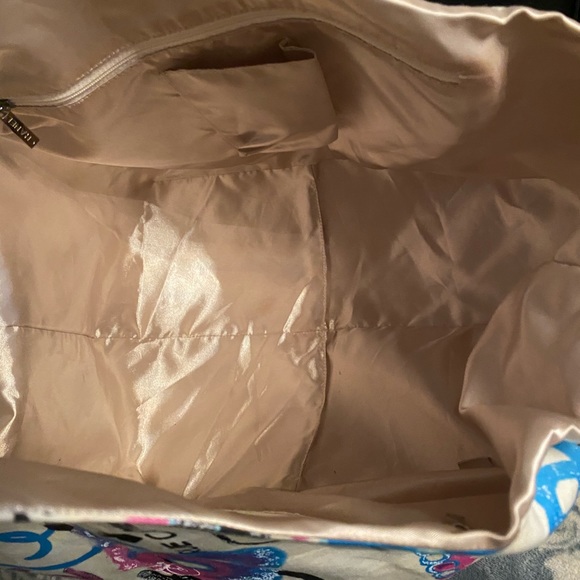 Chanel Graffiti Basket Ivory Canvas Logo bag🖤 - Picture 12 of 12